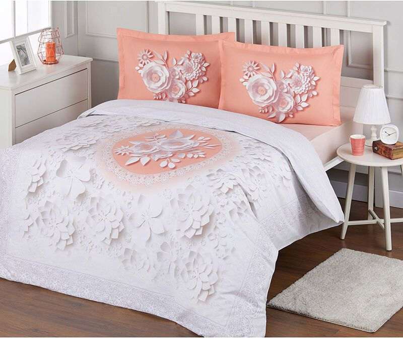 NEV.TK.FITTED.CAR RF CK SMN LIVELY ROSES 1