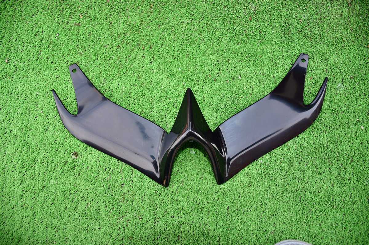 Yamaha YZF R25 Far Altı Winglet Siyah 1