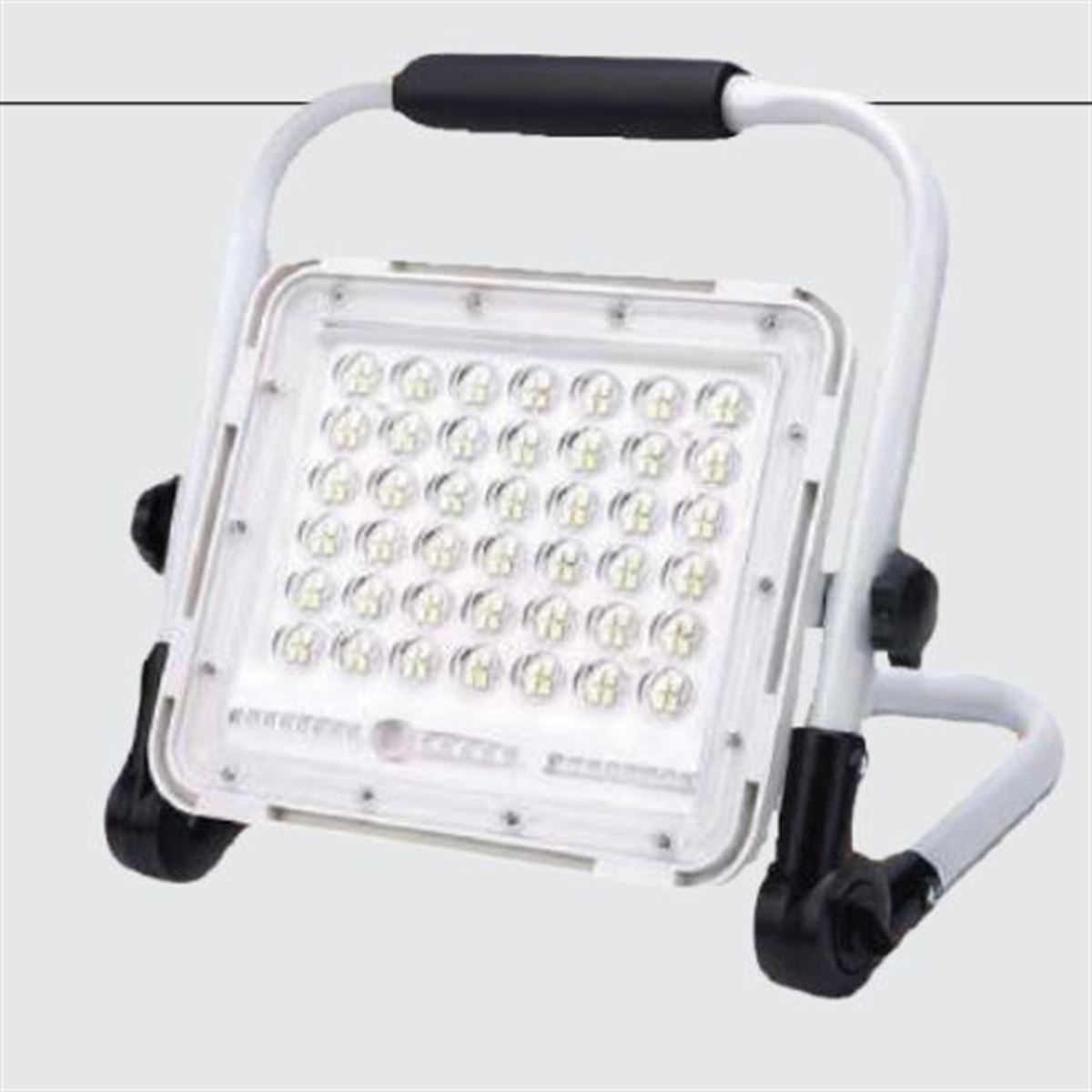 300 WATT TAŞINABİLİR SOLAR PROJEKTÖR 1
